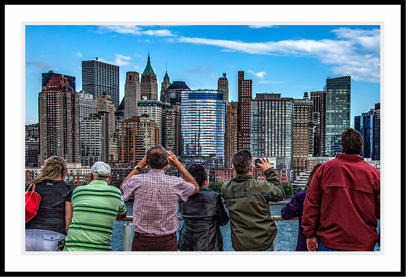 Tourist looking at the New York skyline.